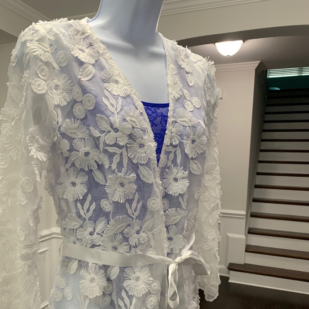Cadolle Linen Embroidered Robe- White - Picture 3 of 7